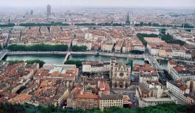 Image of Valence (FR) macht jagt auf seine Wasserlecks